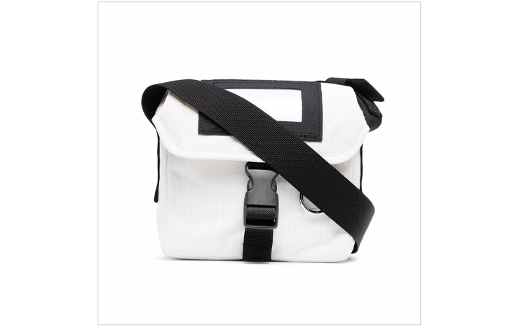 아크네 스튜디오 & 투톤 버클 메신저 백, $160 USD