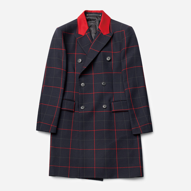 레드 칼라와 체크 패턴이 돋보이는 네이비 더블브레스트 코트 239만원 폴스미스.