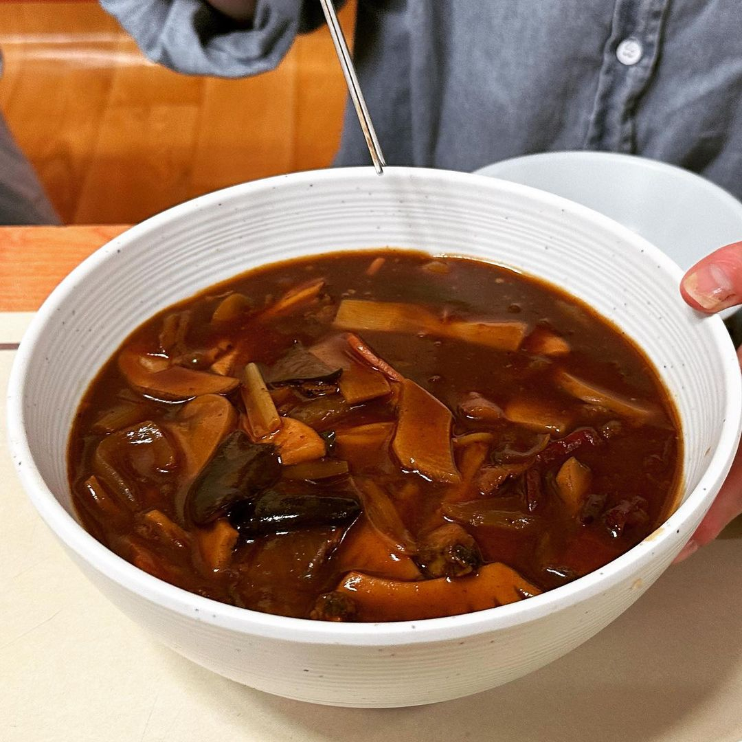 인스타그램 @kissv3v3/맛사장