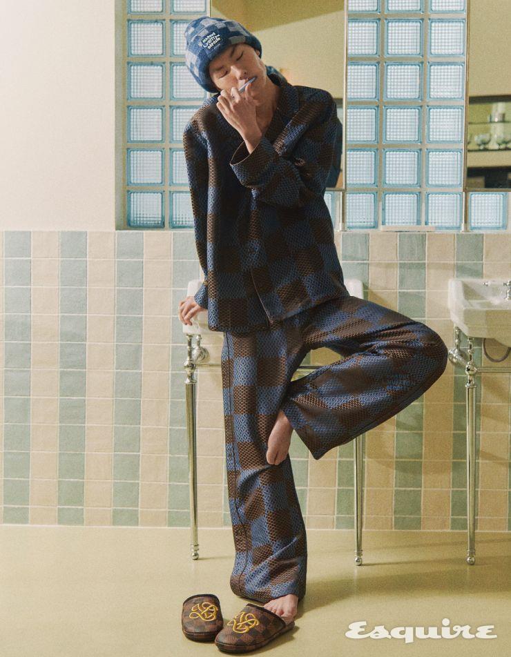 다미에 파자마, LV 팔라스 슬리퍼, 비니 모두 가격 미정 루이 비통.