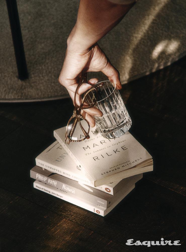 브라운 아세테이트 프레임의 키쇼 45만2000원 올리버피플스 by 에실로 룩소티카.