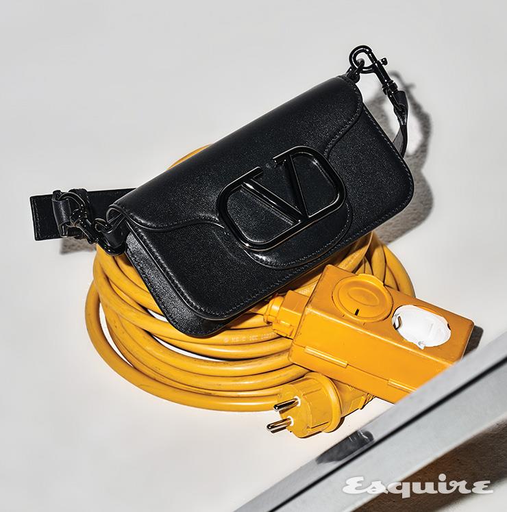 0블랙 로코 백 가격 미정 발렌티노 가라바니.