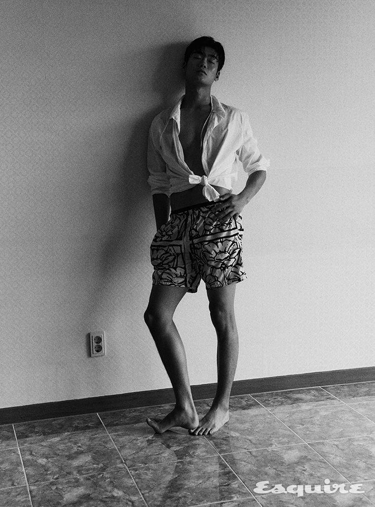 화이트 셔츠 가격 미정 에르메스. 수영복 가격 미정 펜디.