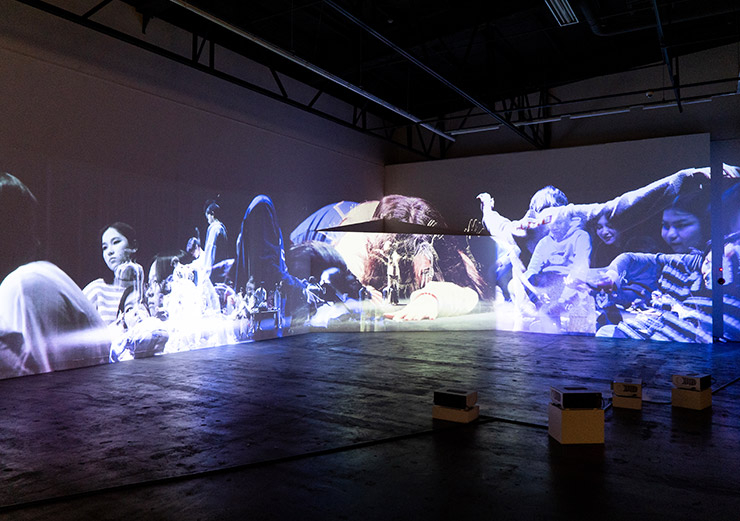 고이즈미 메이로의 ‘삶의 극장’(2023) 설치 전경. 