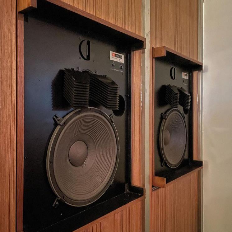 콤팩트 레코드 바 @kompaktrecordbar