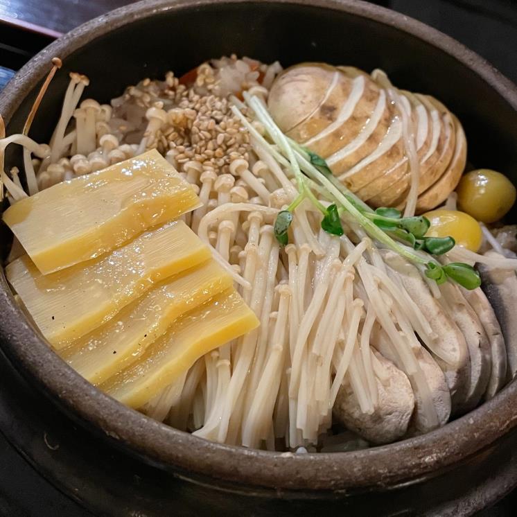 조금