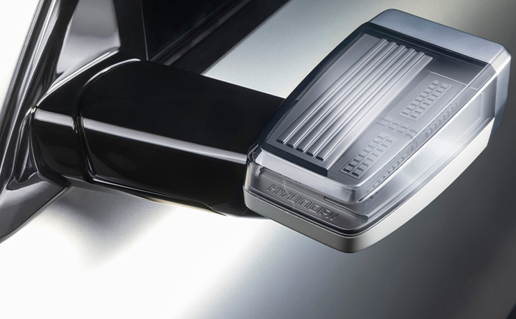 미국에선 안전 법규상 디지털 사이드 미러를 사용할 수 없다. 물론, 일반적인 사이드 미러로 교체 가능하다.