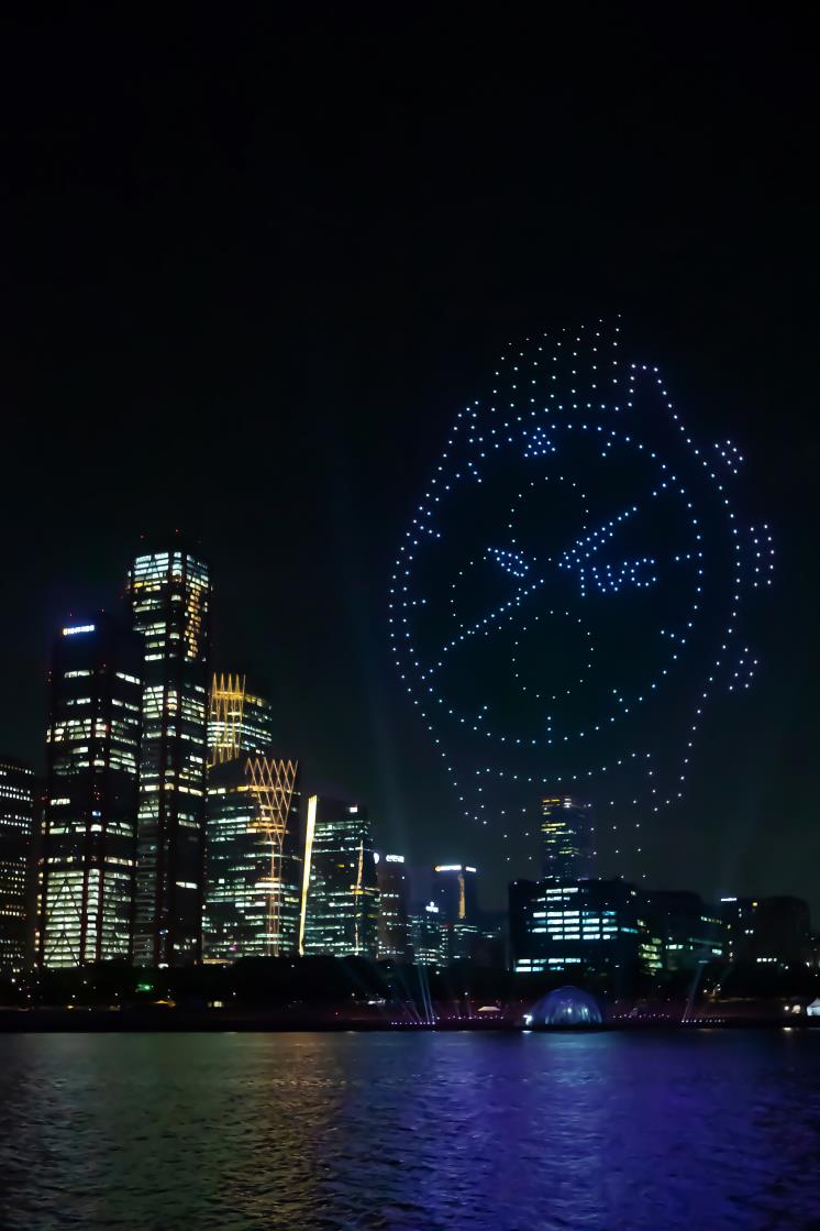 IWC 파일럿 워치 크로노그래프 모델을 형상화한 드론.