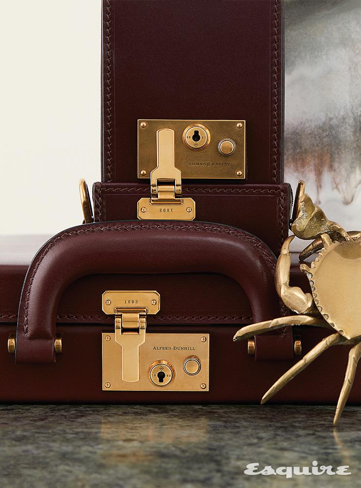 버건디 레더 락 백, 락 메신저 백 모두 가격 미정 던힐