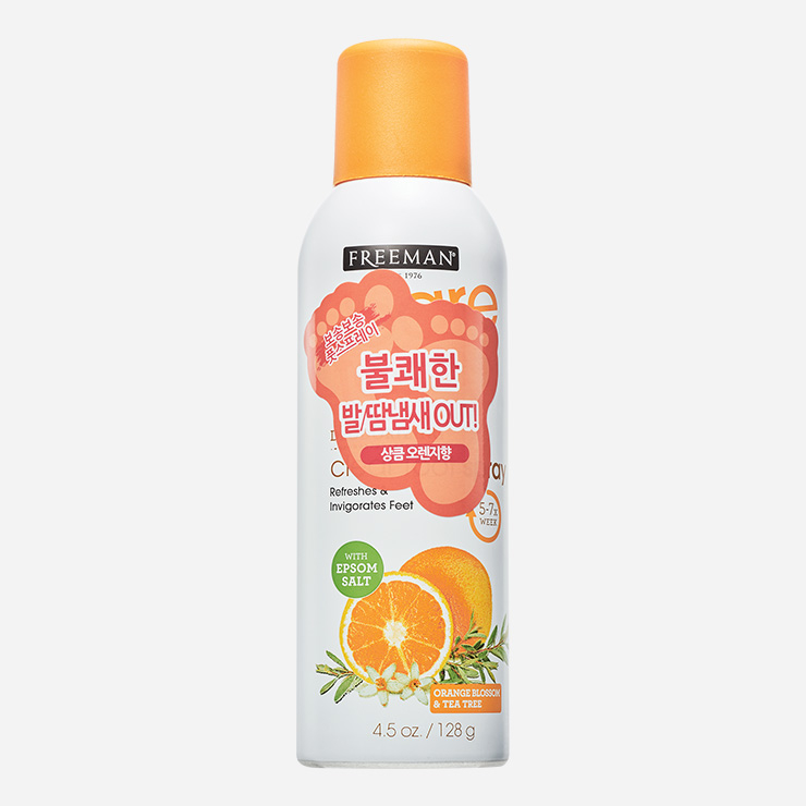 오렌지 향과 티트리 성분이 땀으로 인한 발 냄새 걱정을 덜어준다. 쿨링 효과로 상쾌한 마무리가 특징. 오렌지 블라섬&티트리 데오드라이징 풋 파우더 스프레이 128mL/1만5000원 프리맨.