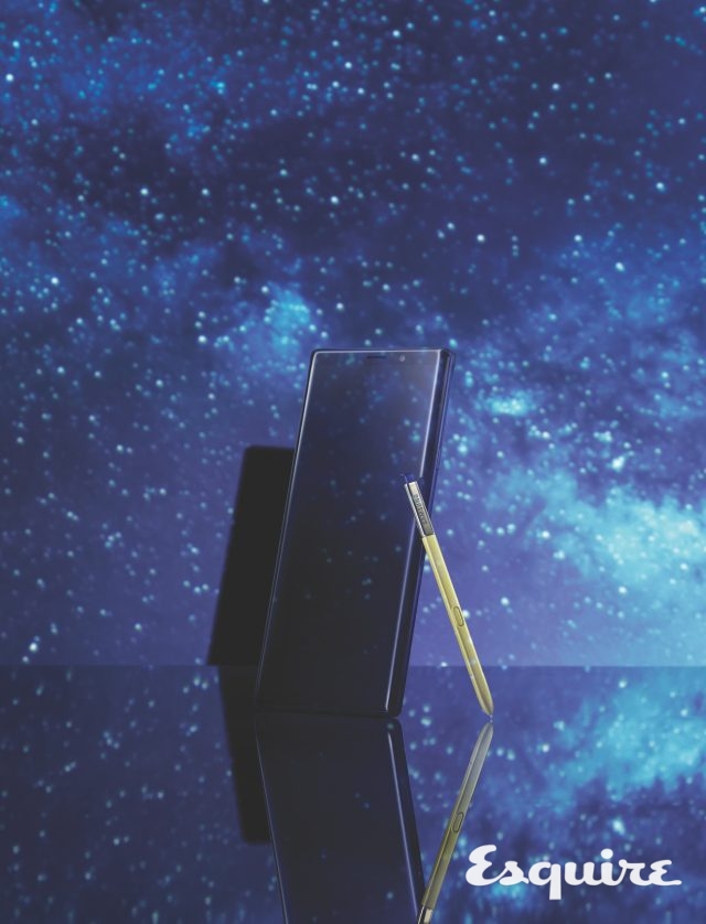 OS 안드로이드 8.1(오레오) | 크기 161.9×76.4×8.8 mm | 무게  201g | 디스플레이 6.4형(162.0mm) 쿼드 HD+(2960×1440) 슈퍼 아몰레드 배터리 4000mAh | 메모리 6GB RAM/128GB, 8GB RAM/512GB, 마이크로SD 슬롯(최대 512GB)