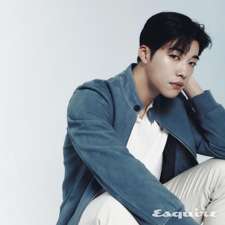 블루종 재킷 파렌하이트. 니트 머레이 알란. 팬츠 스타일리스트 소장품.