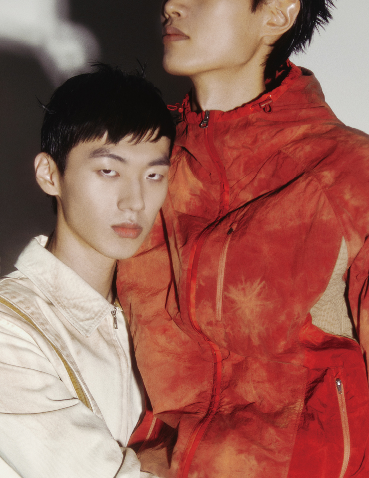 블리자드와 협업한 윈드브레이커, 바이오 워싱 데님 재킷 모두 엑슬림.