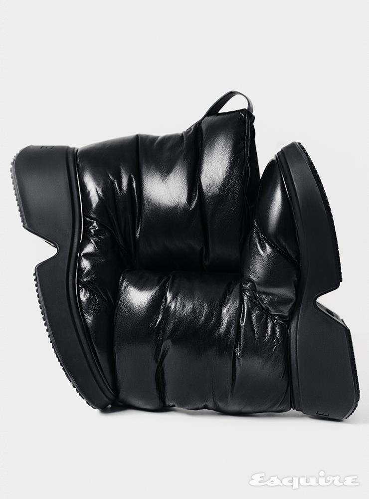 패디드 가죽 앵클부츠 160만원 로에베.