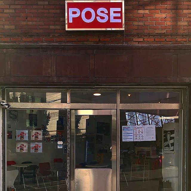 @poseburger