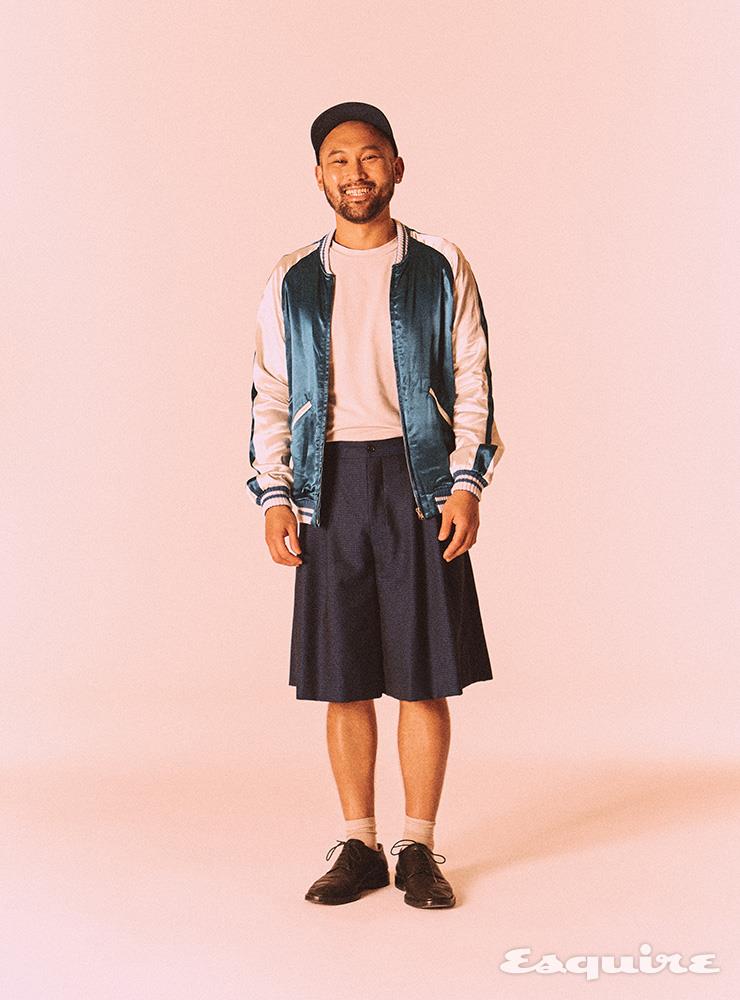 재킷 언유즈드. 티셔츠 H&M. 팬츠 꼼데가르송 옴므 플러스. 슈즈 메종 마르지엘라. 캡 팔라스.