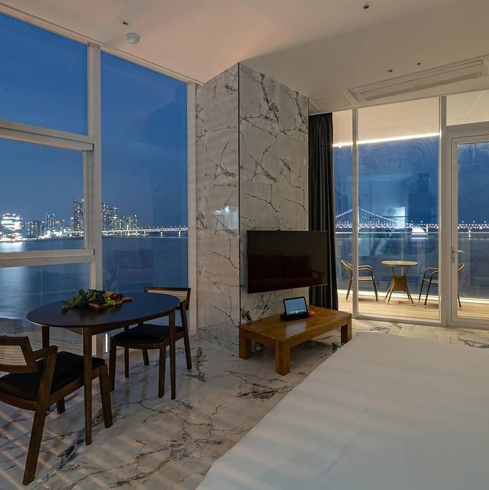 @viewmond_poolvilla