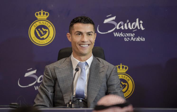 RIYADH, SAUDI ARABIA - JANUARY 03: Cristiano Ronaldo attends a press conference during the official unveiling of Cristiano Ronaldo as an Al Nassr player at Mrsool Park Stadium on January 3, 2023 in Riyadh, Saudi Arabia. (Photo by Khalid Alhaj/MB Media/Getty Images)
