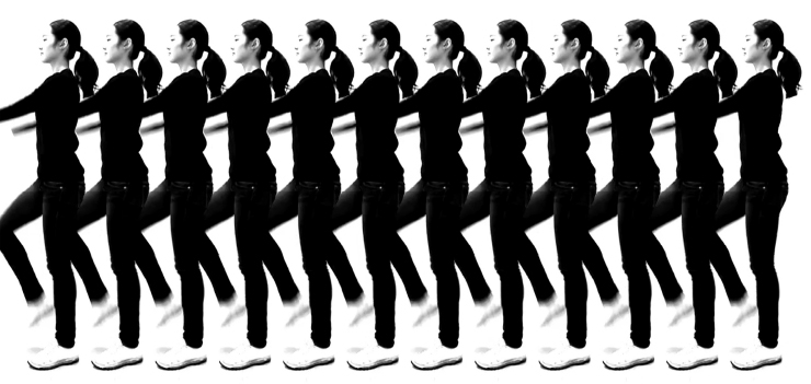 필라델피아 미술관에서 열린 <Shape of Time: Korean Art after 1989>에 전시된 오재우 작가의 ‘Let’s Do National Gymnastics!’(2011). 싱글 채널 비디오의 스틸 컷으로 한국어 제목은 ‘국민체조~ 시작!’이다. @National Museum of Asian Art, Smithsonian Institution