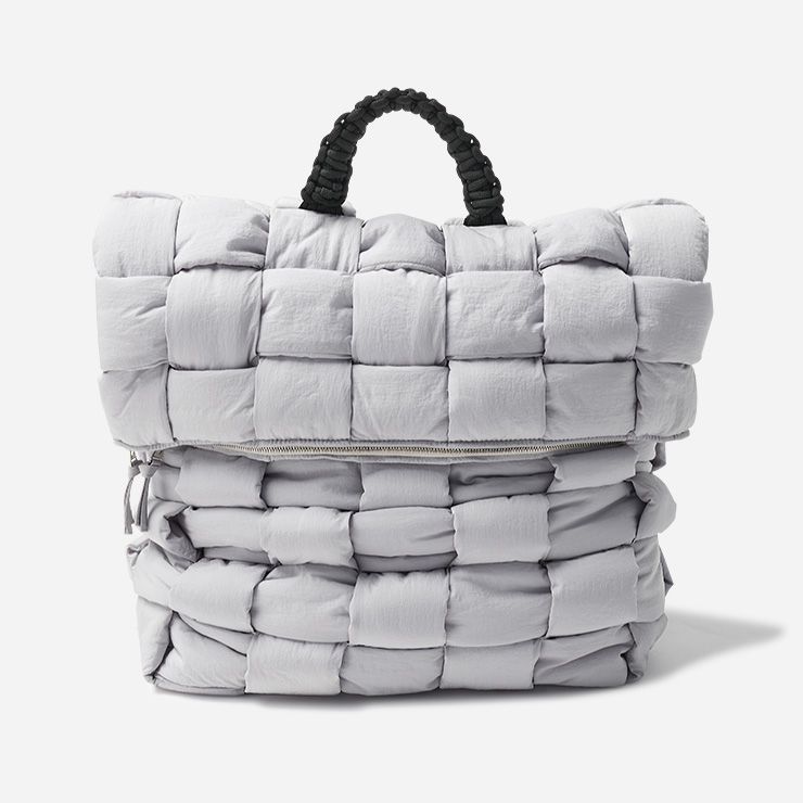 패디드 백팩 317만원 보테가 베네타.