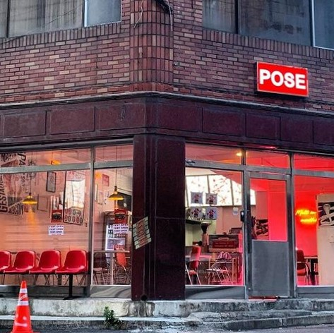 @poseburger