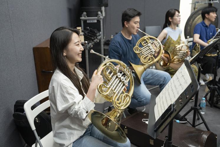 '더 고잉홈 위크' 연주회를 위해 열심히 연습 중인 악단의 모습. 