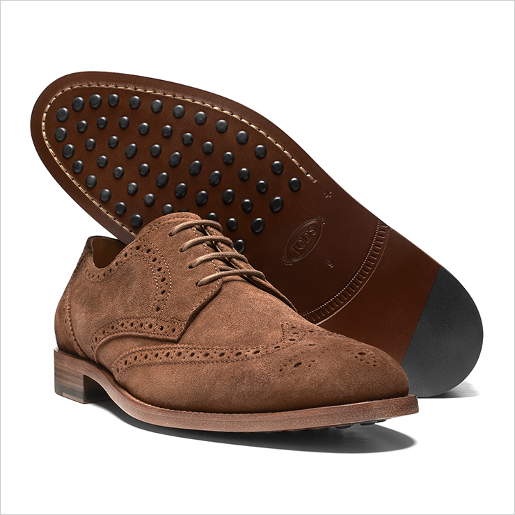 아웃솔에 브랜드를 상징하는 고미노 디테일을 더한 슈즈 97만5000원 토즈.