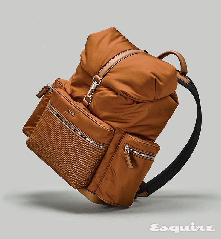 나파 가죽 디테일의 백팩 234만원 제냐.