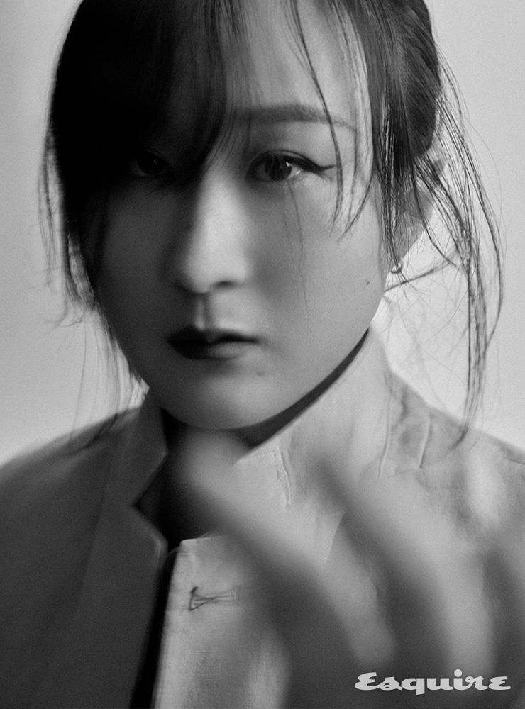블레이저, 롱 슬리브 셔츠 모두 올세인츠.