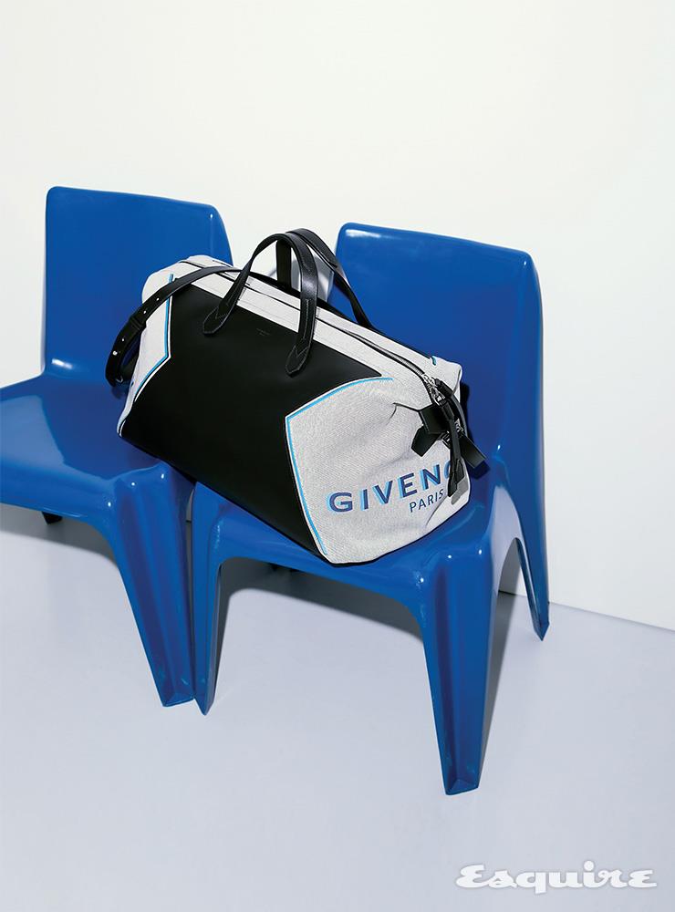 본드 더플백 340만원 지방시.