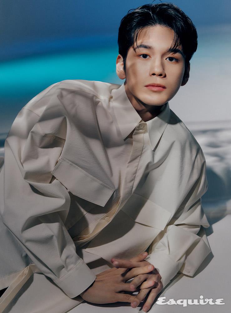 화이트 셔츠 에비너.