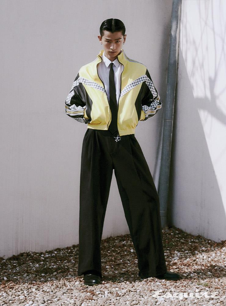 트랙 재킷, 로퍼 모두 가격 미정 루이 비통. 팬츠 가격 미정 코스. 셔츠, 타이 모두 에디터 소장품.