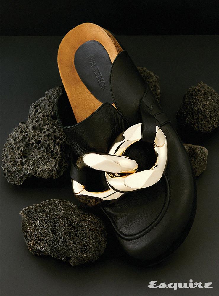 체인 장식 가죽 로퍼 뮬 가격 미정 JW 앤더슨 by hanstyle.com