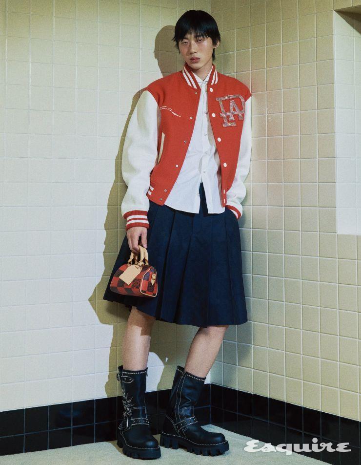 LV 러버 바서티 블루종, 펄 버튼 셔츠, 플리츠 쇼츠, LV 체커 미드 부츠, 나노 스피디 백 모두 가격 미정 루이 비통.