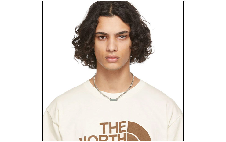 구찌  &  실버   에나멜   로고   네크리스 , $815 USD