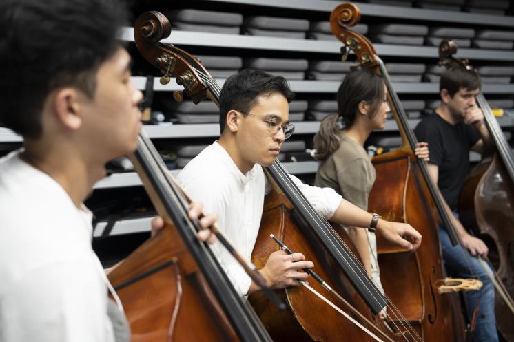 '더 고잉홈 위크' 연주회를 위해 열심히 연습 중인 악단의 모습. 