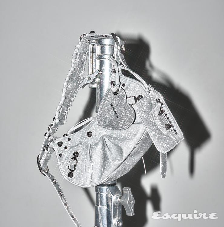 0스파클링 패브릭 르 카골 숄더 백 가격 미정 발렌시아가.