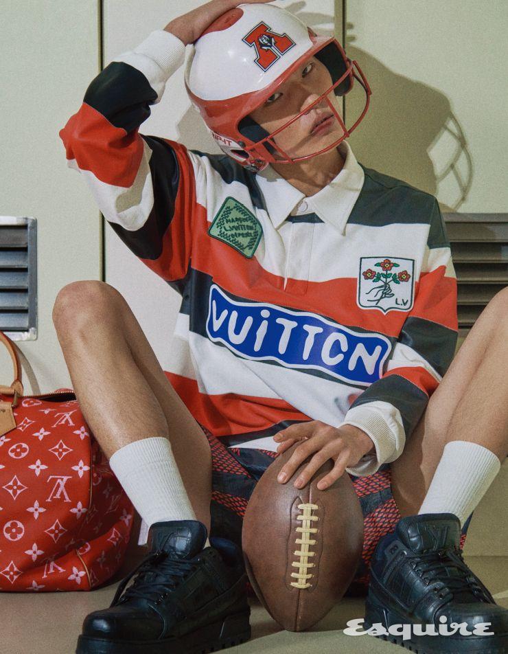 레더 럭비 폴로셔츠, 쇼츠, LV 트레이너 맥시 스니커즈, 스피디 P9 50 백 모두 가격 미정 루이 비통.