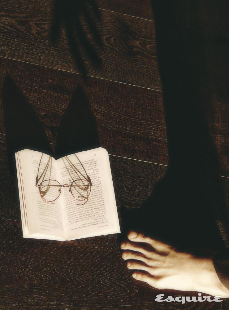 클래식한 디자인의 나추스 42만원 모스콧.