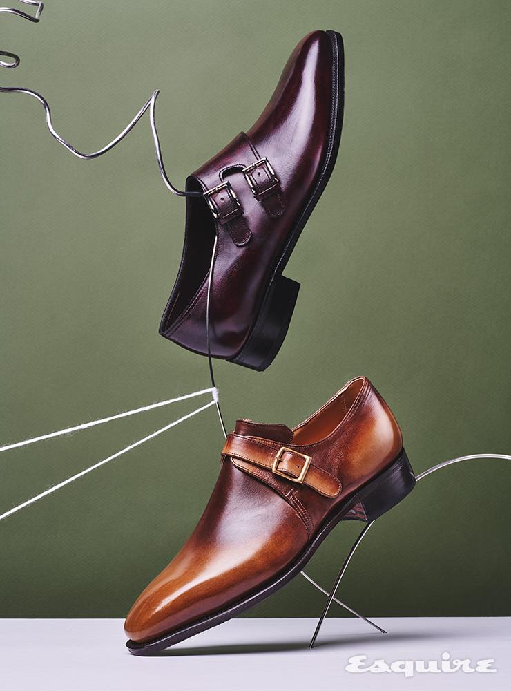 (위부터)작고 슬림한 버클 디자인으로 세련된 느낌을 주는 더블 몽크 스트랩 196만9000원 존롭 by 유니페어. 곧게 뻗은 라스트로 우아한 자태를 뽐내는 싱글 몽크 스트랩 222만원 꼬르떼.