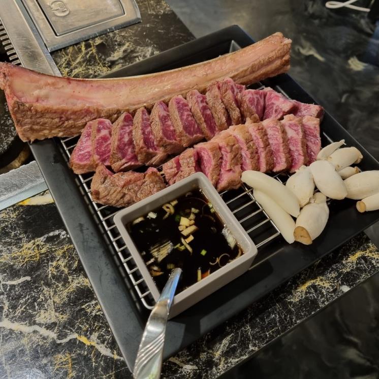 삼돌박이수라육간