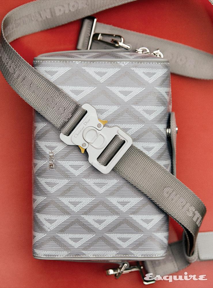 CD DIAMOND 캔버스 & 카프스킨 링고 메신저백 가격 미정 디올 맨.