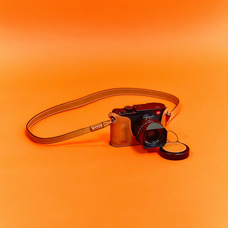 여행 갈 때 늘 챙겨가는 라이카 카메라.