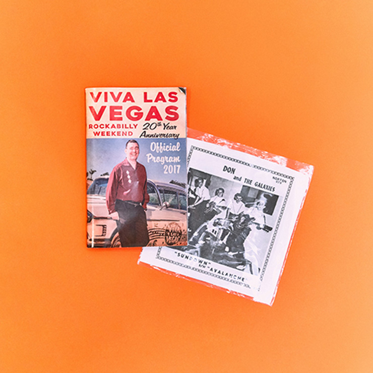 라스베이거스에서 사 온 잡지와 빈티지 LP.