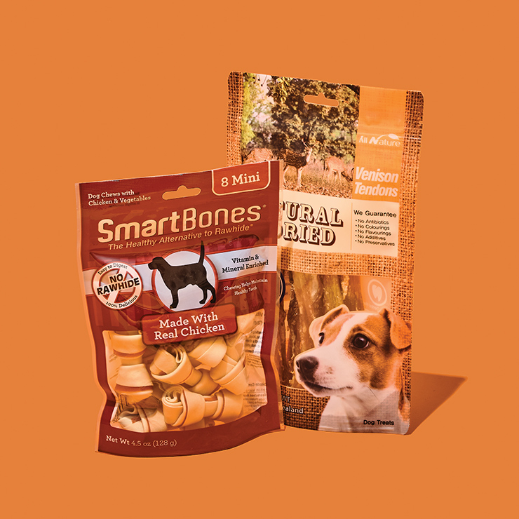 치킨 미니 껌 128g/6000원 스마트본 by SSG 푸드마켓. 강아지 간식 80g/1만4000원 올네이쳐 코리아.