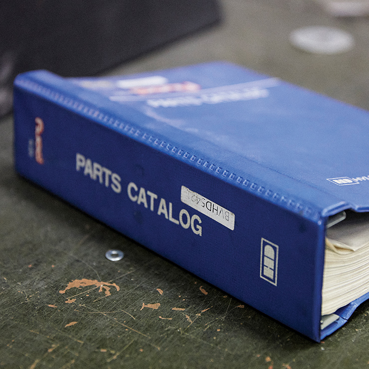 레고 조립을 할 때도 조립 설명서가 필요하다. 3만 개가 넘는 부품이 들어가는 자동차는 더 하다. 복원 작업에 없어선 안 될 중요한 자료다.