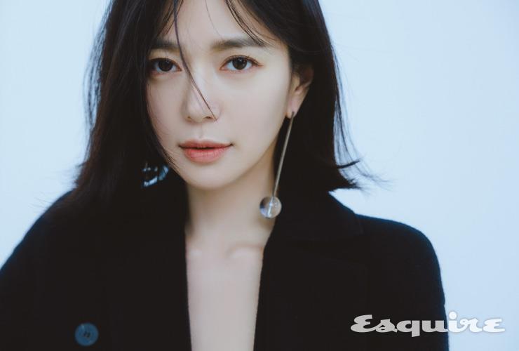 블랙 코트 하이더 아크만. 이어링 라즈무.