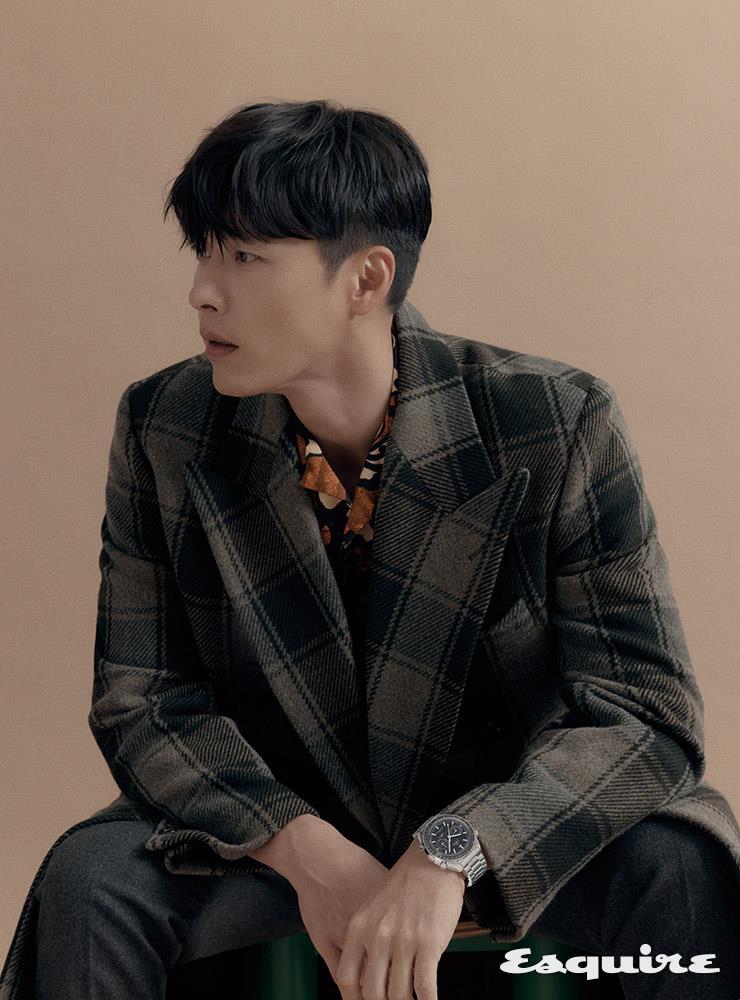 스피드마스터 문페이즈 코-액시얼 마스터 크로노미터 크로노그래프 44.25mm 1300만원대 오메가.