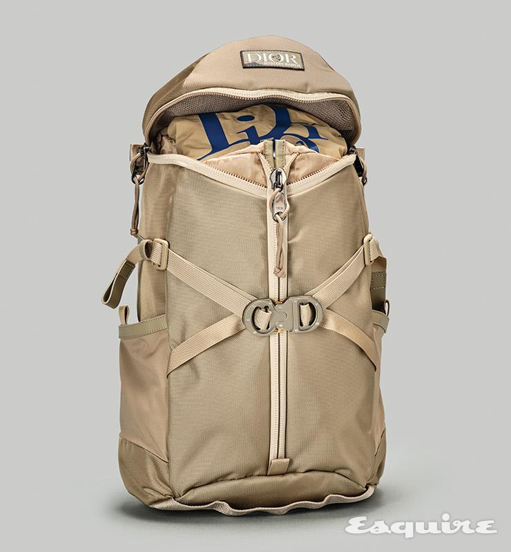 업사이클링 소재의 베이지 백팩 가격 미정 디올 맨.
